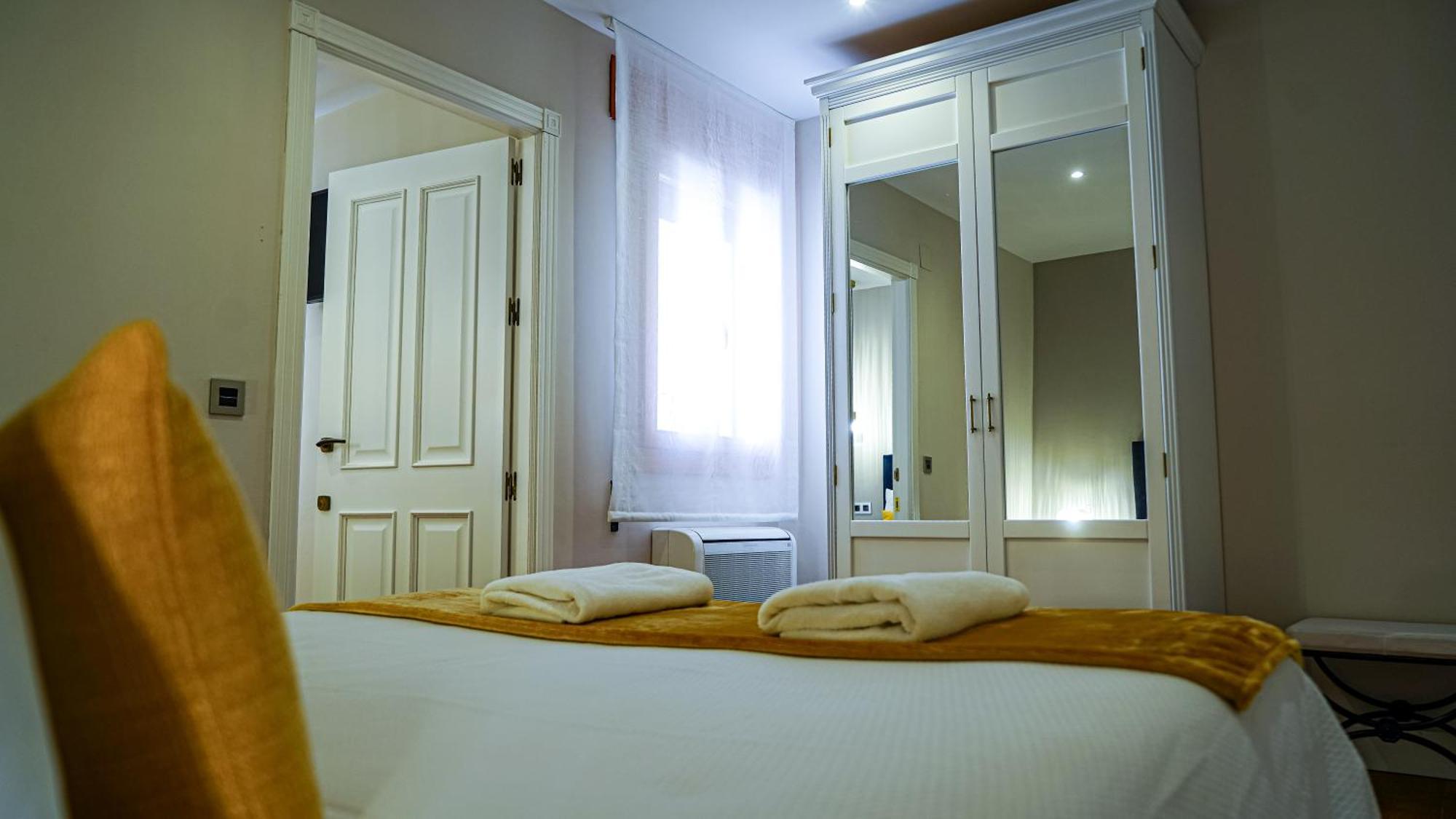 Apartamentos Puente Romano Suites Mérida Exteriör bild