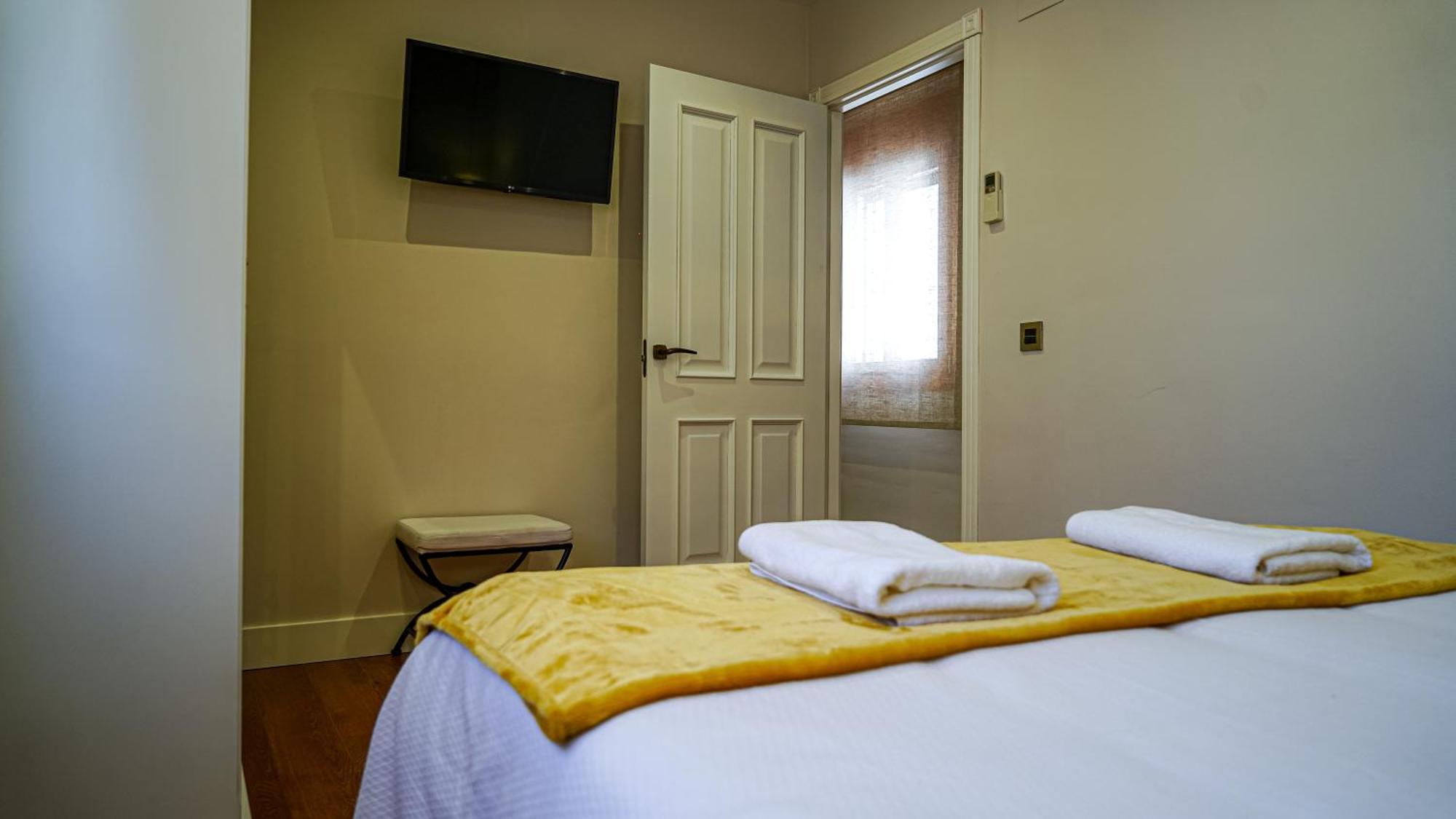 Apartamentos Puente Romano Suites Mérida Exteriör bild