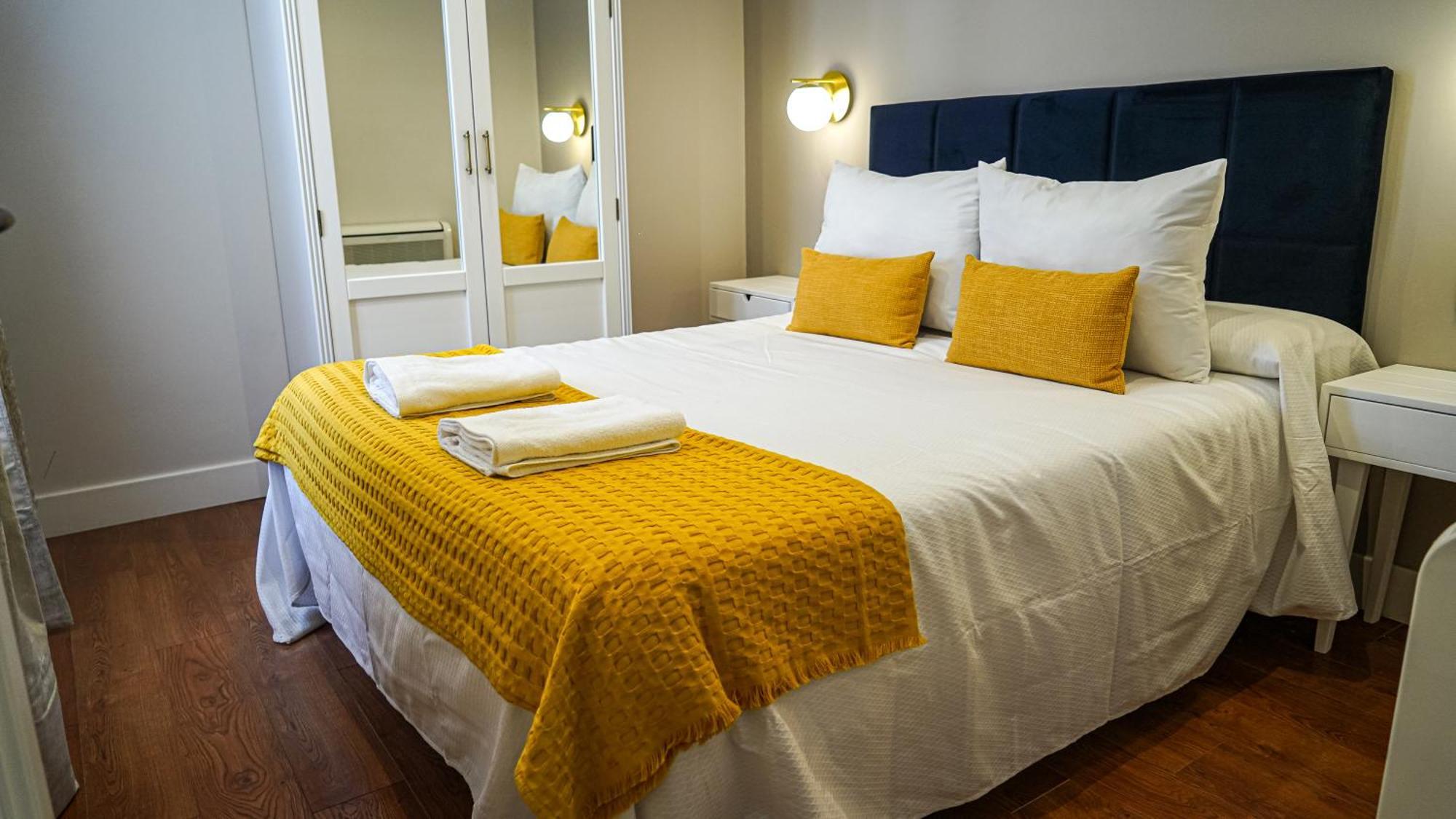 Apartamentos Puente Romano Suites Mérida Exteriör bild