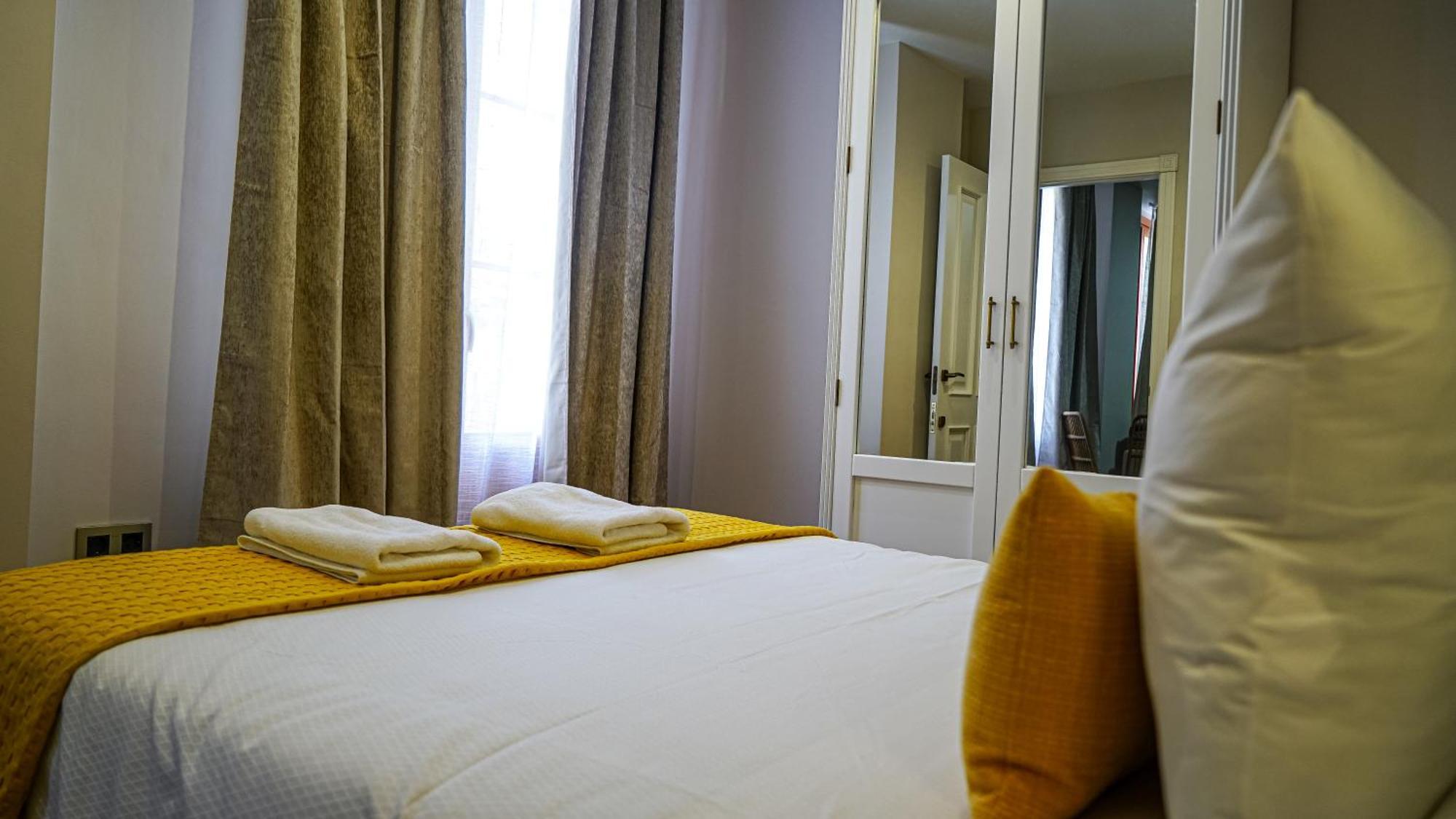 Apartamentos Puente Romano Suites Mérida Exteriör bild