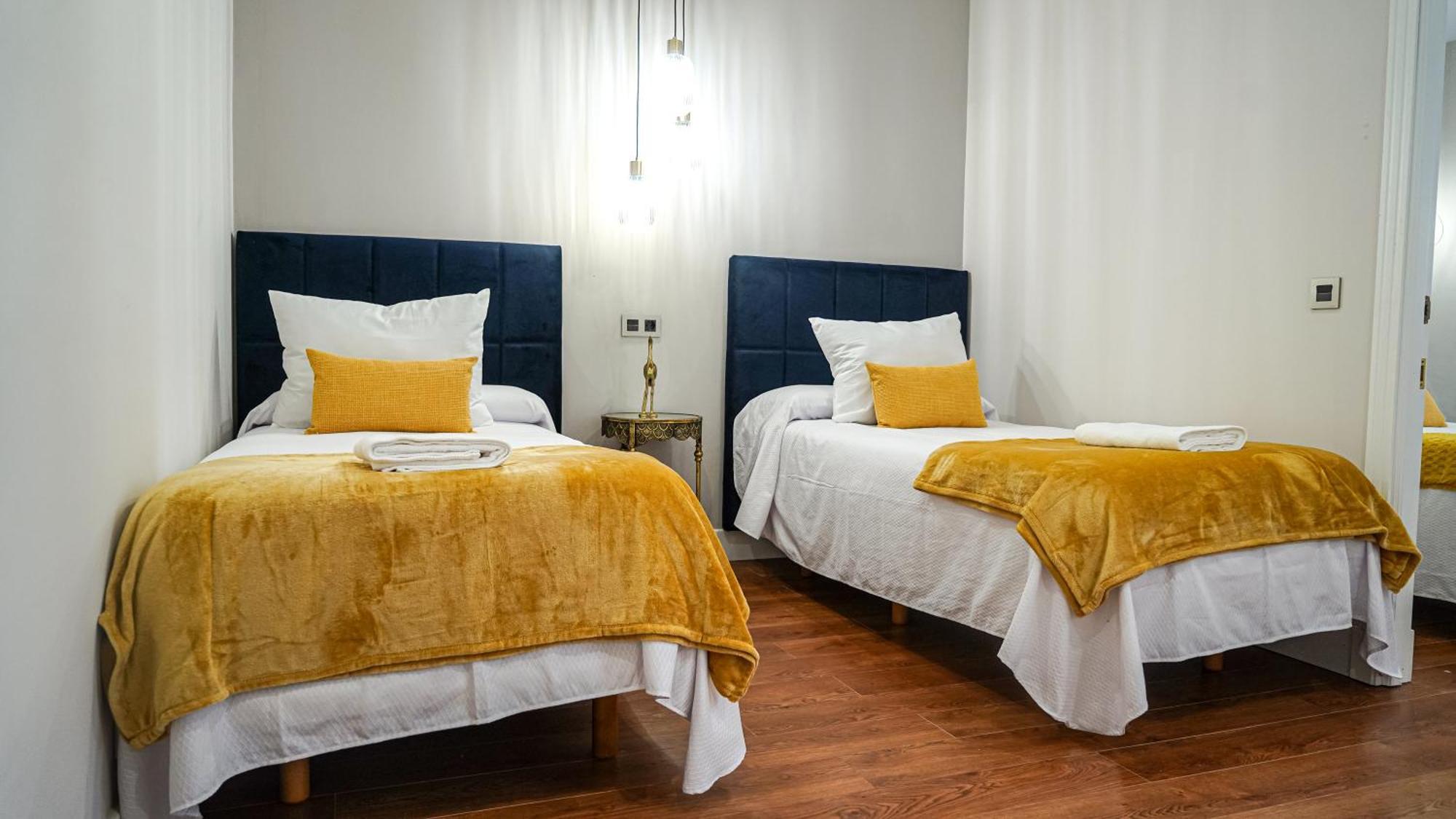 Apartamentos Puente Romano Suites Mérida Exteriör bild