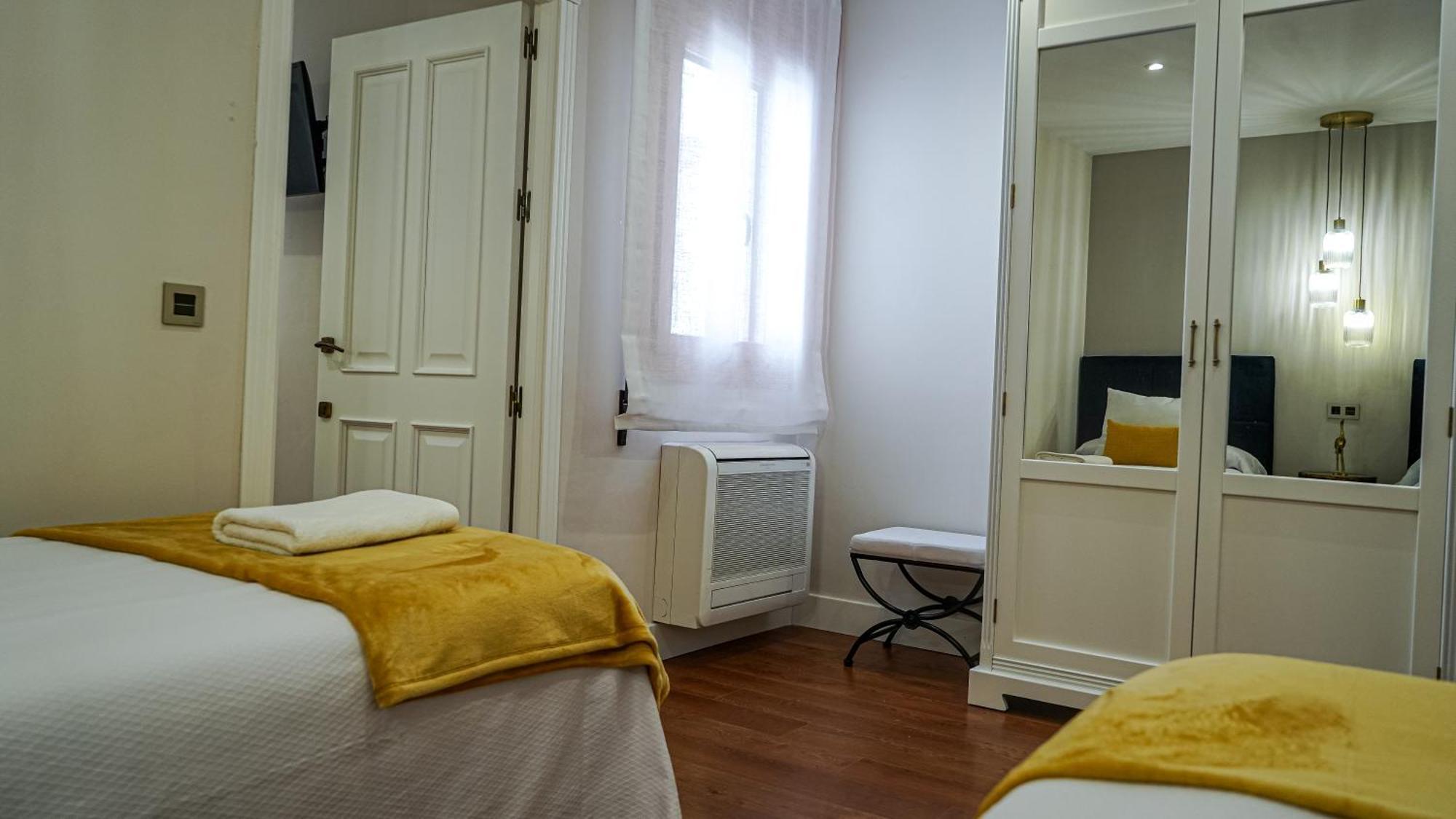 Apartamentos Puente Romano Suites Mérida Exteriör bild