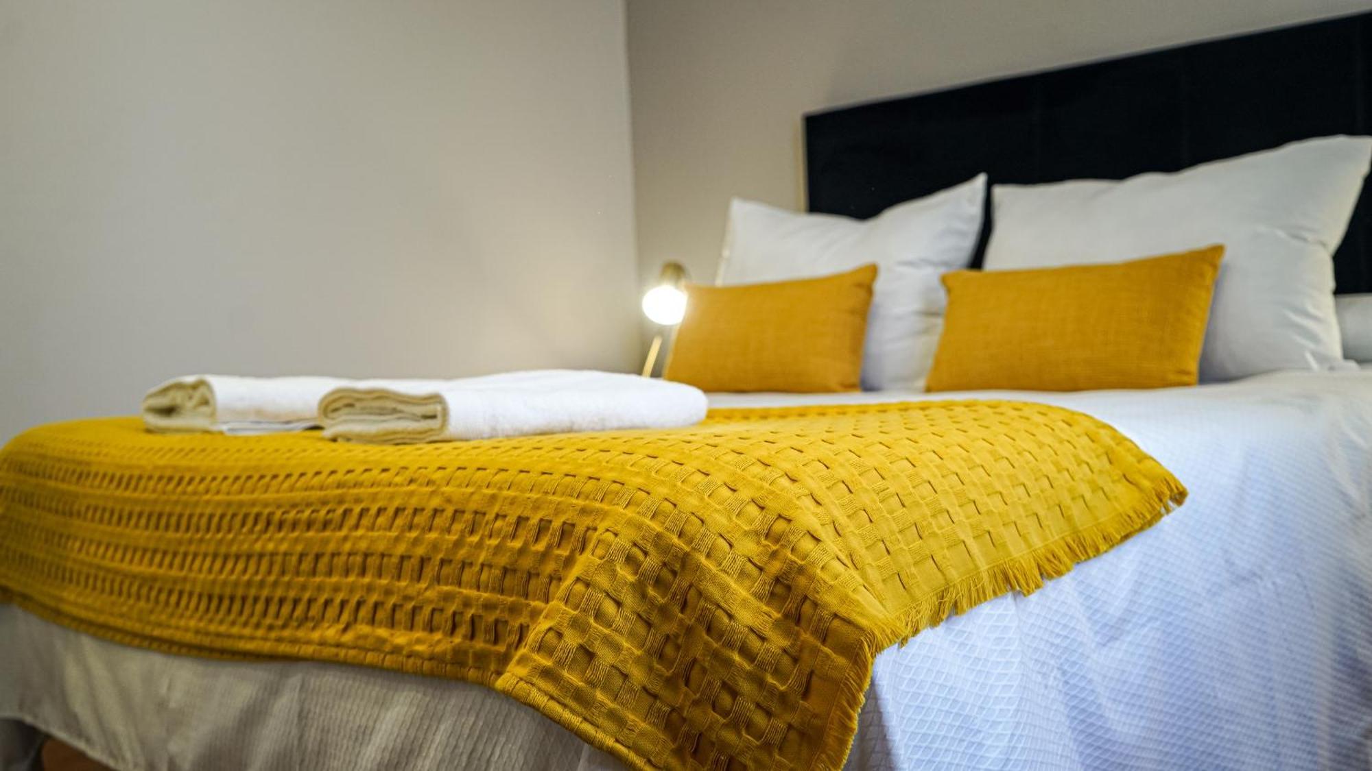 Apartamentos Puente Romano Suites Mérida Exteriör bild