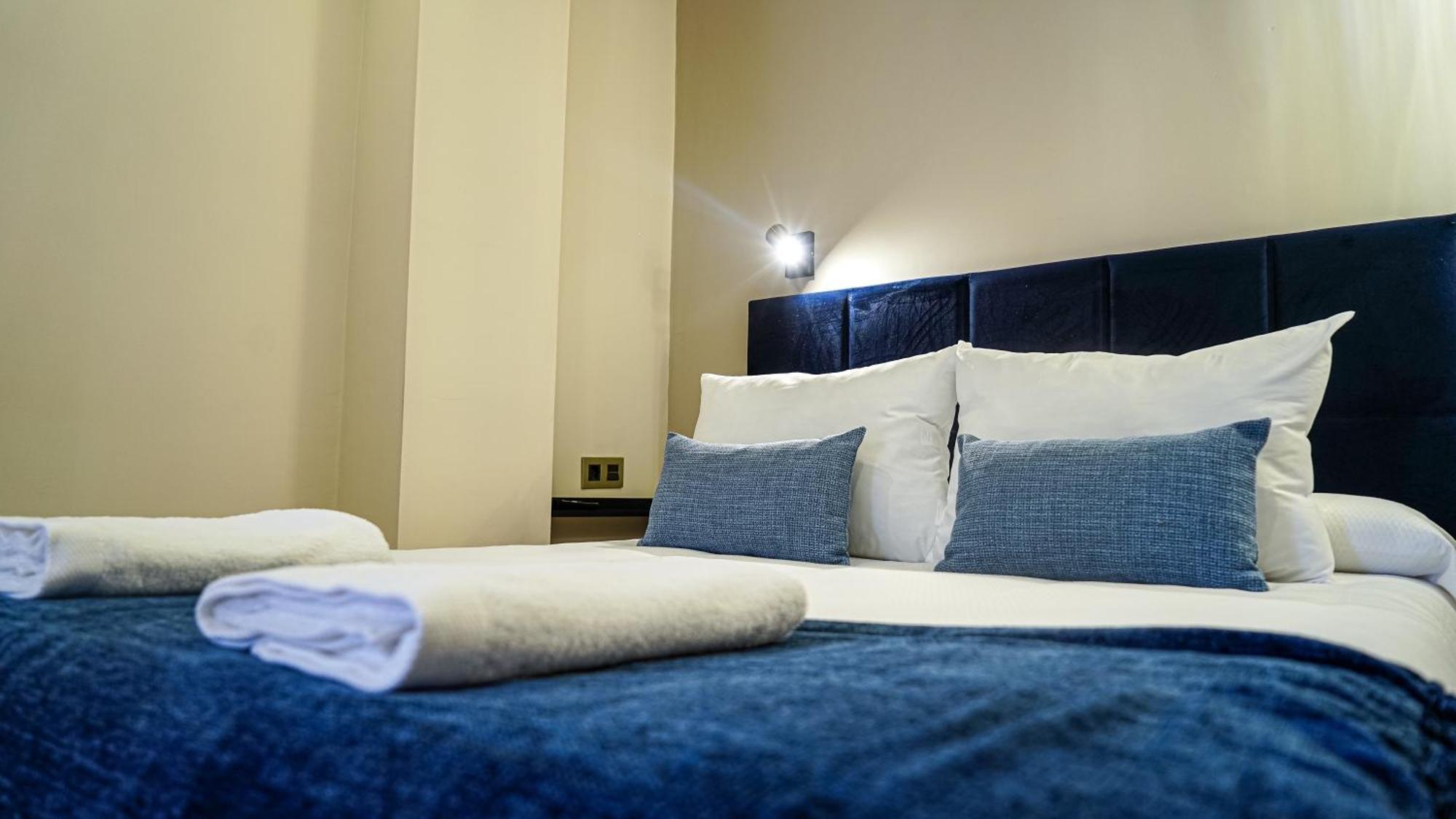 Apartamentos Puente Romano Suites Mérida Exteriör bild
