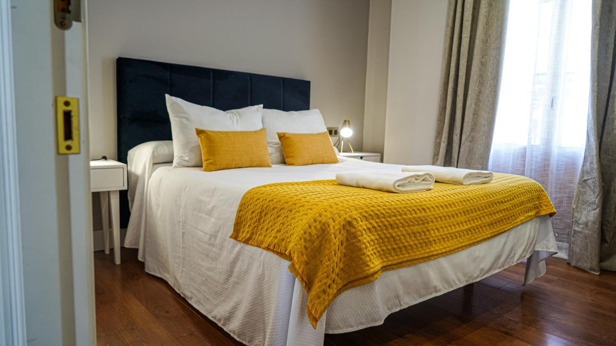Apartamentos Puente Romano Suites Mérida Exteriör bild