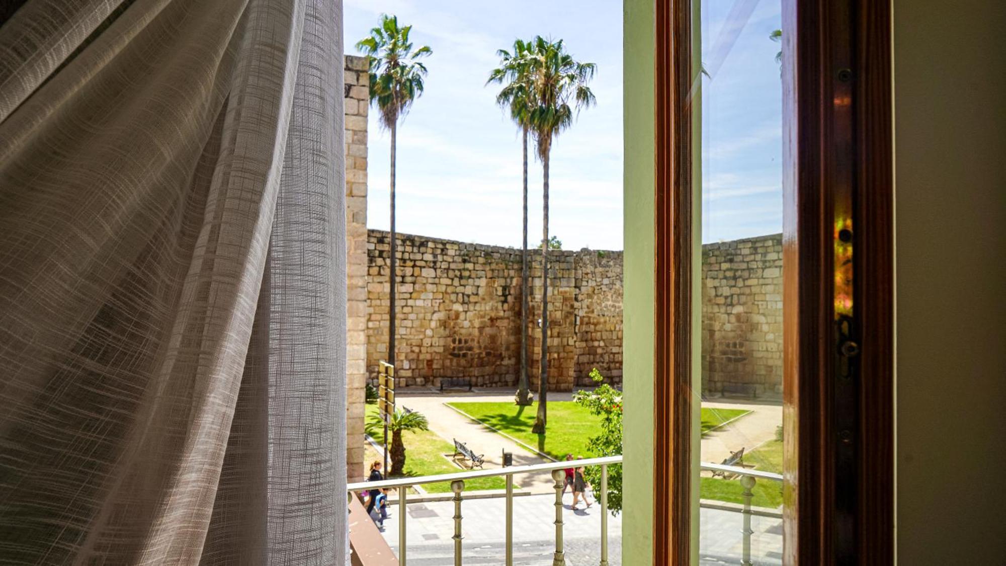 Apartamentos Puente Romano Suites Mérida Exteriör bild