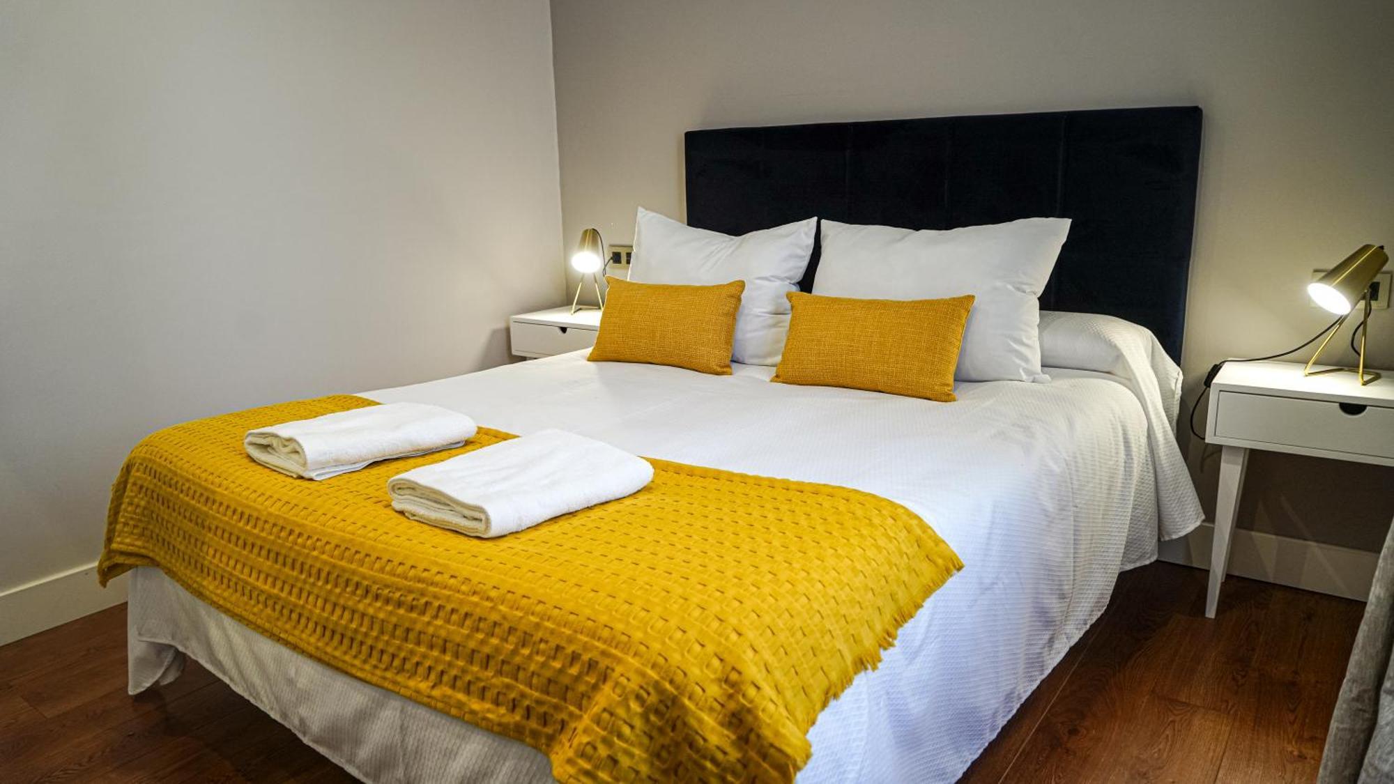 Apartamentos Puente Romano Suites Mérida Exteriör bild