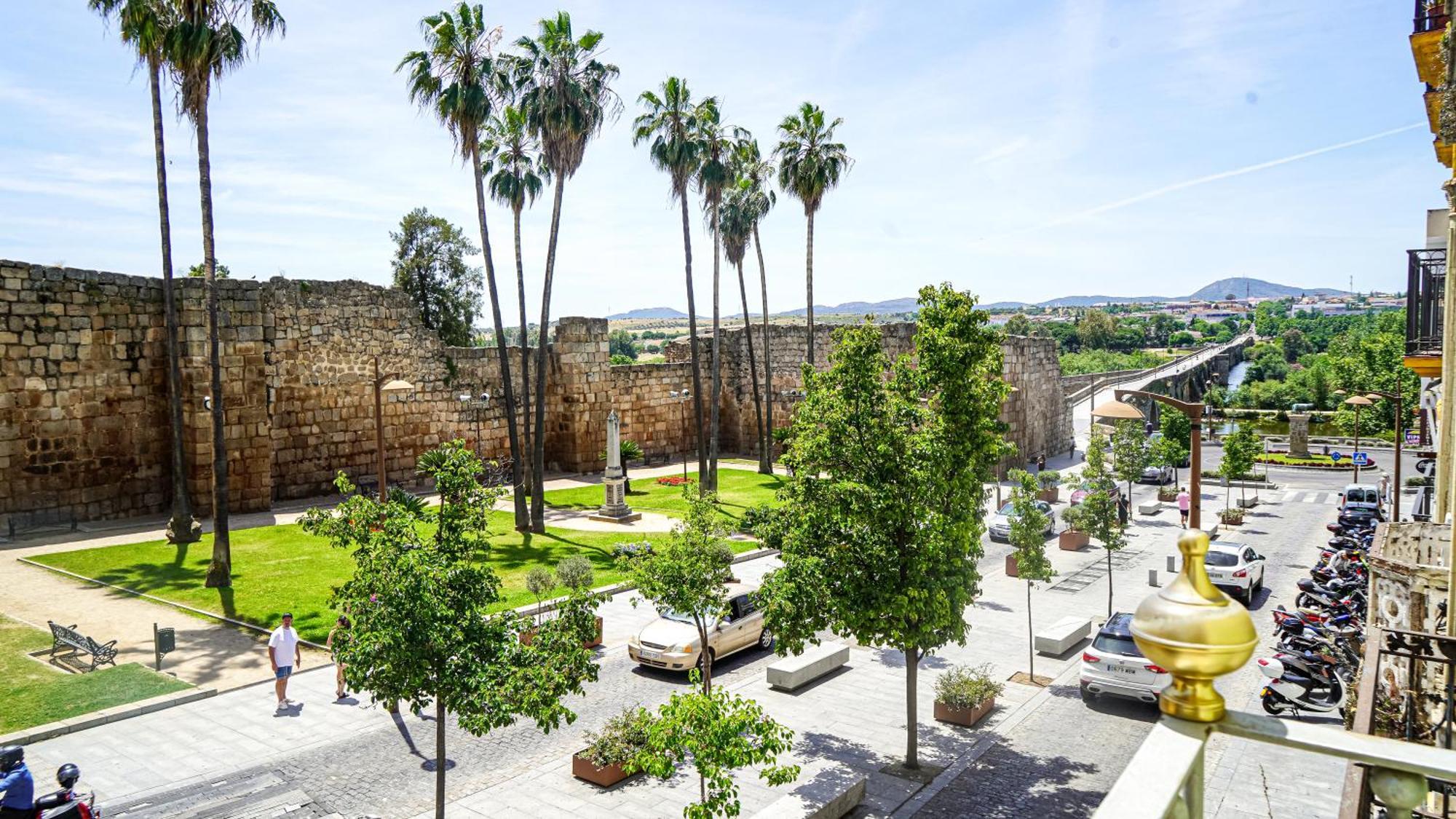 Apartamentos Puente Romano Suites Mérida Exteriör bild